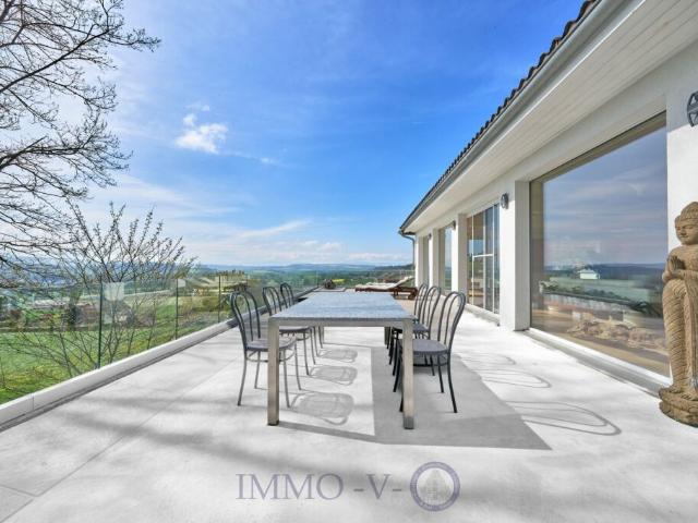 EXCLUSIVE AVEC BEAU VOLUME ET VUE PANORAMIQUE SUR LE JURA
