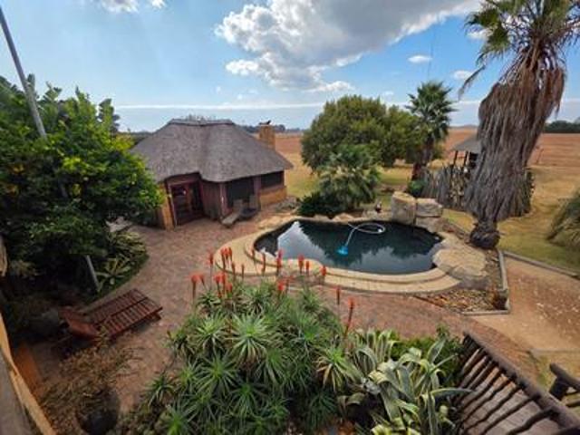 exclusive bushveld oasis with guesth.