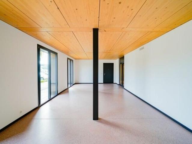 Exclusive ground floor apartment with versatile uses