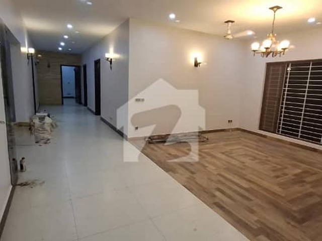 Exclusive Extra Ordinary Modernized Stylish 666 Yards Upper Floor Portion For Rent