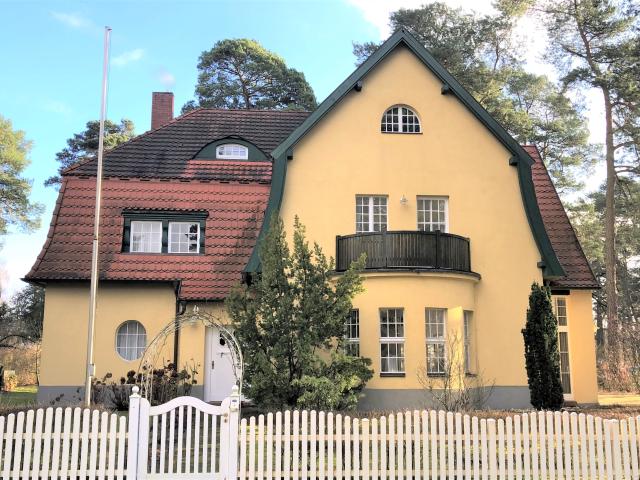 Exclusive Historic Villa on Lake Scharmützelsee – 260 m² Across 3 Levels, Lake Views, Garden & High End Furnishings