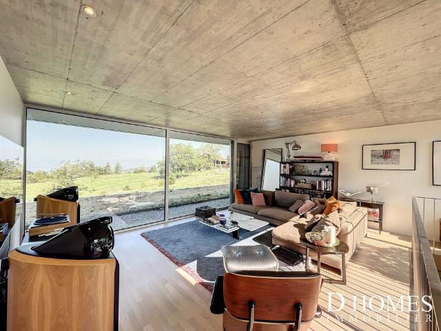 EXCLUSIVE I Contemporary duplex villa with lake view