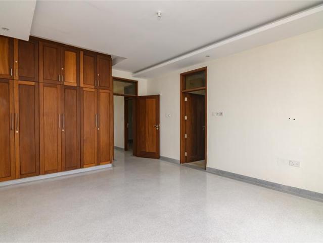Exclusive Oceanview Luxurious 4 bedroom Penthouse with a Studio unit for sale, Kizingo