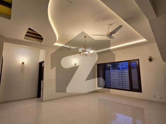 Exclusive Opportunity | 500 Yards Luxury Bungalow | Prime Tanzeem Streets DHA Phase 5