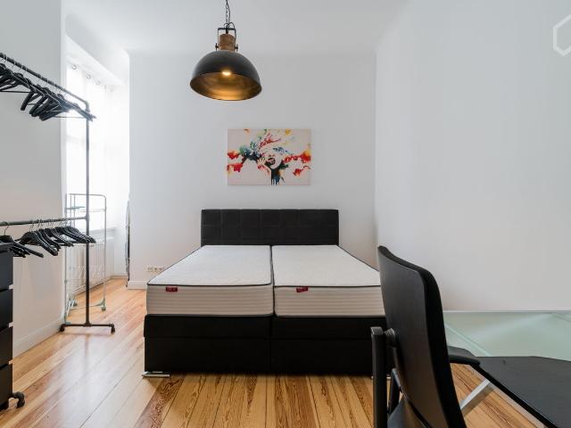 Exclusive newly renovated 2 rooms apartment in Berlin Charlottenburg, 2 mns walking distance from Ku'damm, Berlin Amsterdam Apartments for Rent