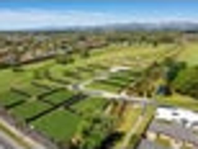 Exclusive Sections Bordering The CHCH Golf Club