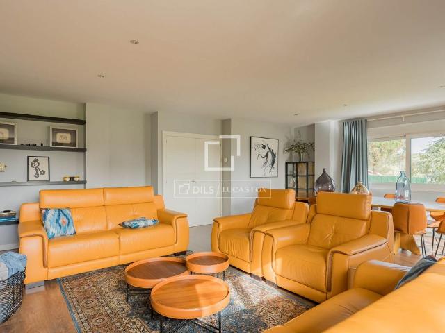 Exclusive Semi Detached House with Private Pool and Garden in Soto de Viñuelas