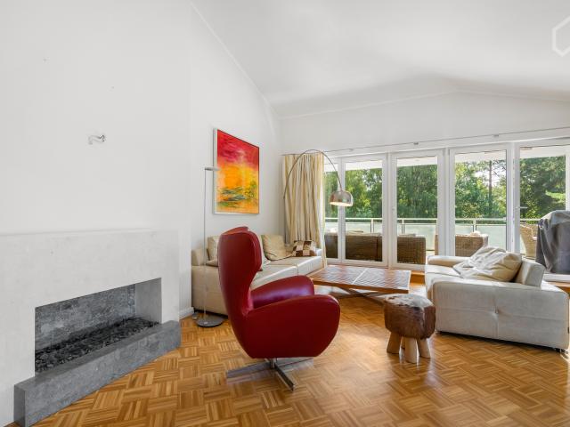 Exclusive penthouse apartment with green view and large terrace