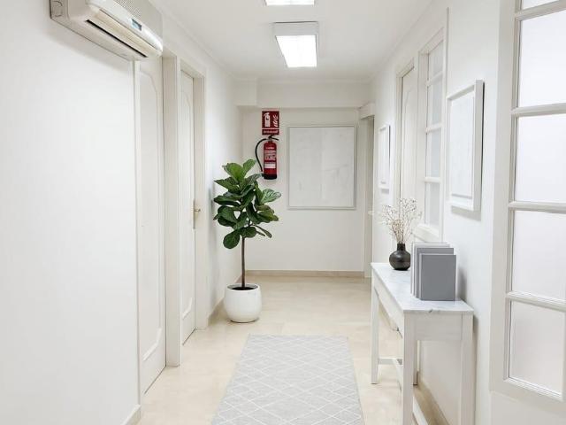 EXCLUSIVE PROFESSIONAL SPACE IN JAIME III — PALMA