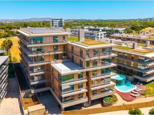 Exclusive Residence on Quarteira's Seafront