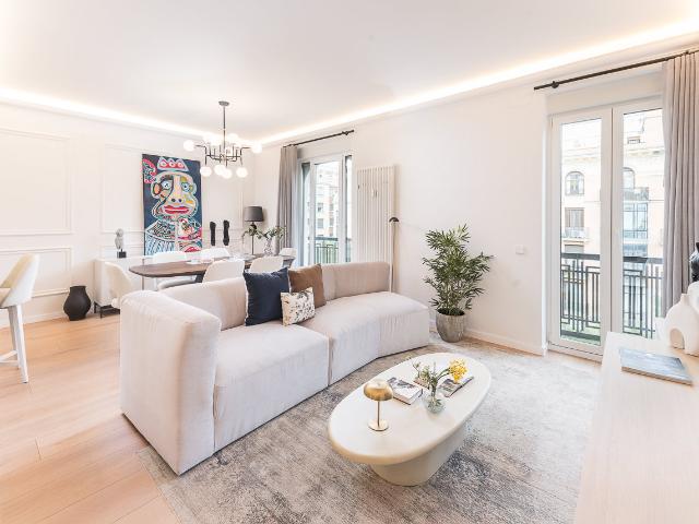 Exclusive three bedroom apartment on Calle de Conde de Peñalver