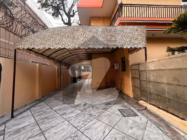 Exclusive Upper Portion In F 7 3 Bed, Separate Gate, And Servant Quarter