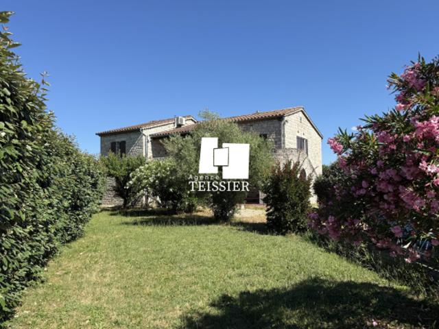 Exclusivité: 07230 Lablachère, Villa en pierre idéalement si