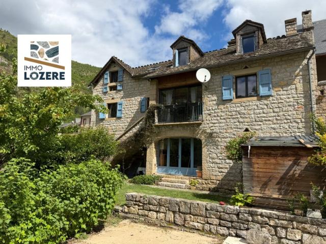 EXCLUSIVITE 148: Sainte Enimie, Immeuble de charme avec 3 gites et jardin au bord du Tarn