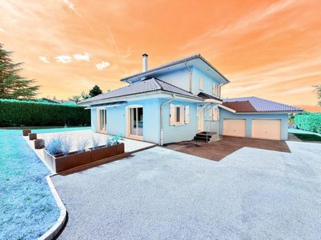 EXCLUSIVITE: 2 min Valleiry Villa contemporaine récente de 2007 dans un état impeccable.