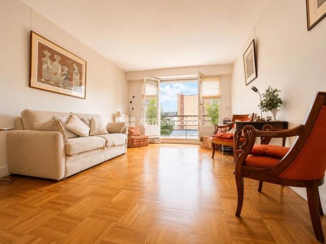 EXCLUSIVITÉ – 2 pièces 50 m² – Dernier étage avec balcon
