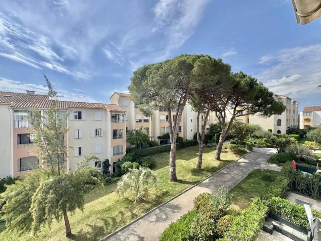 Exclusivité 2 pièces dans résidence avec piscine, garage et