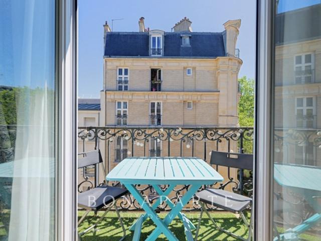 EXCLUSIVITE/ 2 PIECES/ IMMEUBLE HAUSSMANIEN/ ETAGE ELEVE/ASCENSEUR/ BALCON