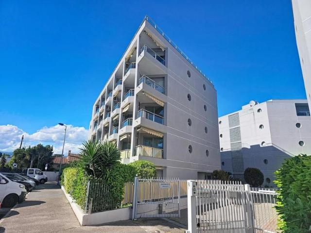 EXCLUSIVITÉ – 2P CAGNES SUR MER – VUE MER – PLAGES À PIED