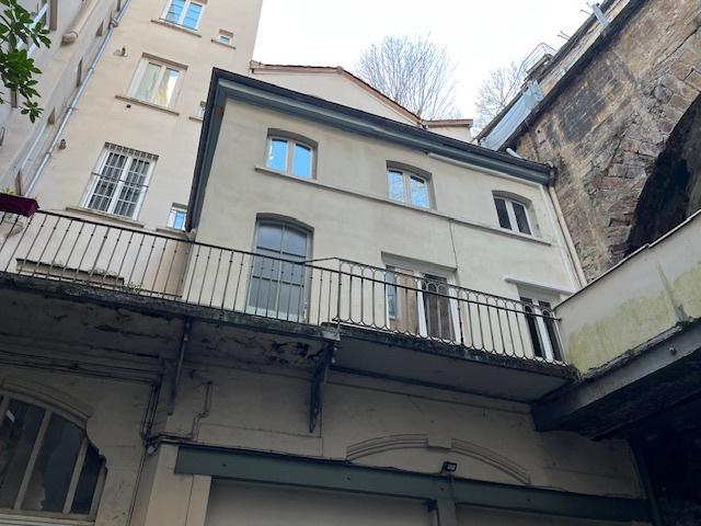 Exclusivité 3 pièces quai du Rhône en face du Parc de la Tête d’Or Voute de 75m2