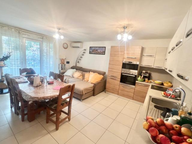 EXCLUSIVITE T3 traversant avec TERRASSE et PARKING Menton