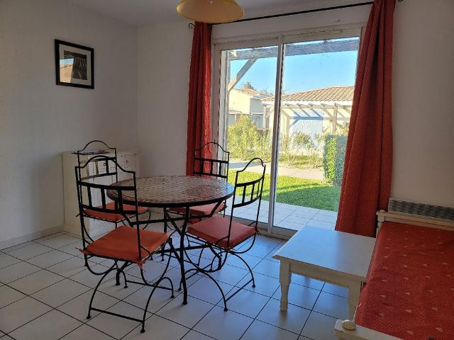 EXCLUSIVITÉ T2 Duplex Meublé avec Terrasse, Parking et Piscine ? Saint Saturnin lès Avignon