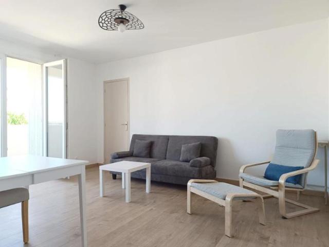 EXCLUSIVITÉ T2 rénové avec balcon et vue dégagée