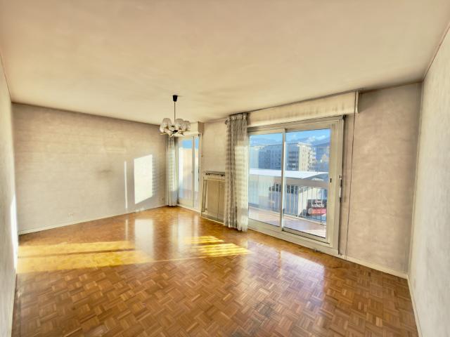 EXCLUSIVITÉ T4 de 74 m2 à rénover Garage inclus Secteur Chorus