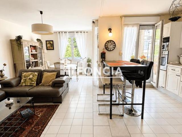 Exclusivité T4 lumineux avec terrasse, parking au cœur du centre de Vénissieux