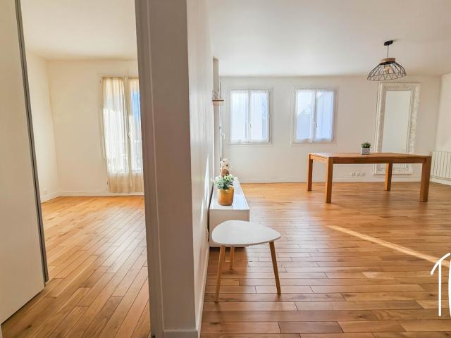 EN PLEIN COEUR DU CENTRE VILLE DE THIAIS 4 PIECES PARKING CAVE BALCON
