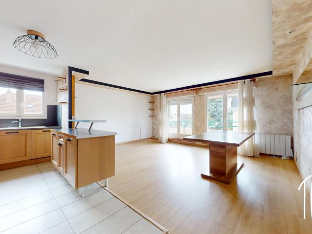 EN EXCLUSIVITE RESIDENCE CALME A THIAIS 3 PIECES 68 M2 PARKING BALCON PROCHE TRANSPORTS