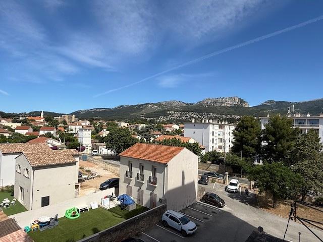 EXCLUSIVITE / TOULON Faux T4 de 58,60 m2 + balcon + cellier + cave