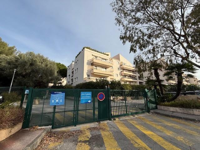 EXCLUSIVITE / TOULON Faux T4 de 81.80 m2 + 2 balcons + parking