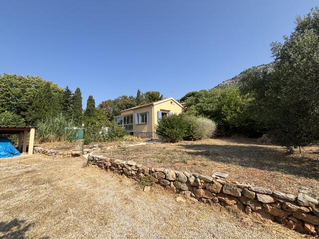 Exclusivité Toulon Haut Loubière Villa individuelle 82 m2 sur 1105 m2 piscinable avec possibilité d'extension