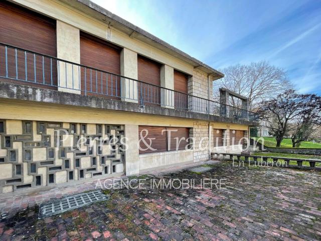 Exclusivité ! Très belle maison de ville avec grand terrain 657m² Apt