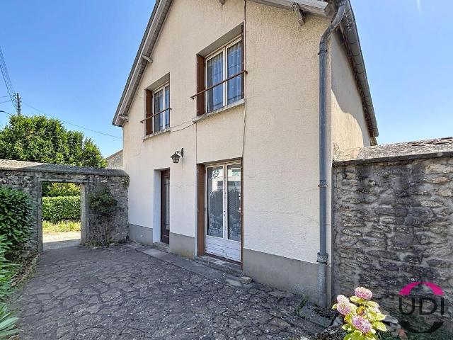 EXCLUSIVITE UDI BALLANCOURT Maison en centre ville de 61m² 3 chambres Jardin Atelier et Grange
