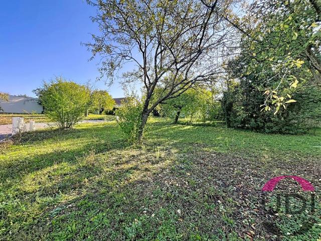 Exclusivité UDI Ballancourt sur Essonne Terrain viabilisé de 330m² Façade de 13m