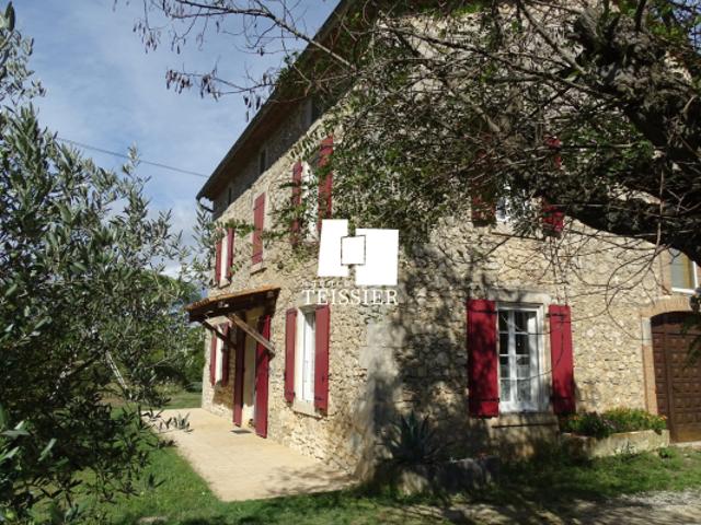 Exclusivité ! Uzes, 25 min: mas de hameau avec dépendance sur