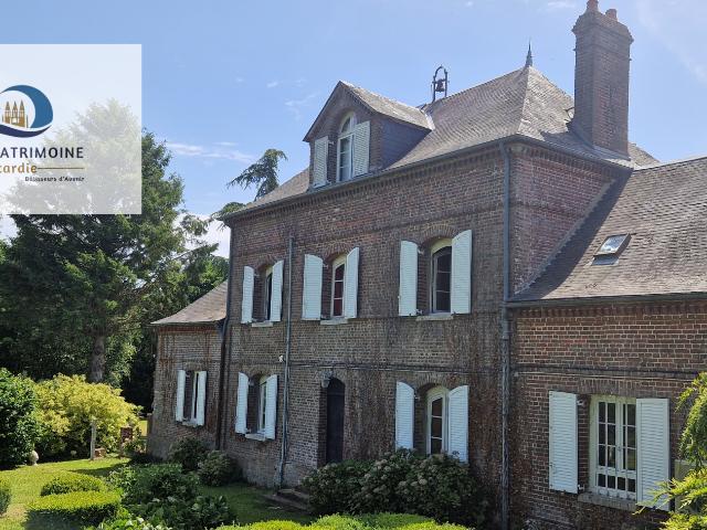 EXCLUSIVITÉ Viager occupé Domaine de 17 000 m2 avec maison de maître, dépendances et écurie Pays de Bray 76