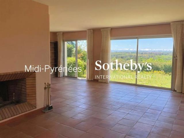 Exclusivité Vigoulet Auzil Maison vue Pyrénées