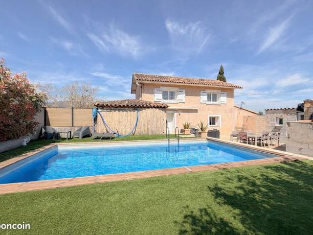 Exclusivite villa t5 avec piscine et dependances