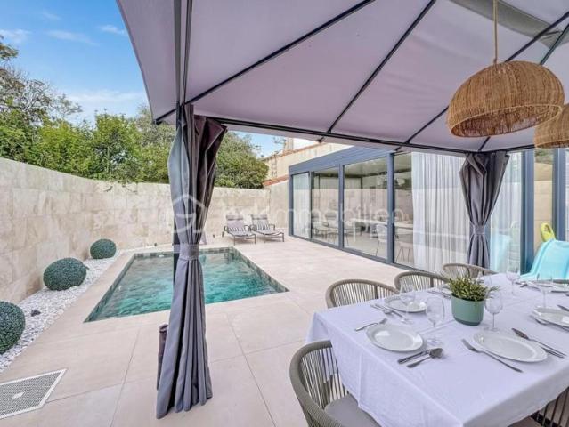 EXCLUSIVITÉ * Villa T5 de 112m2 entièrement rénovée avec piscine et garage