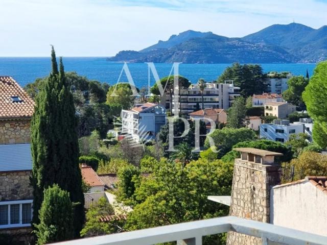 EXCLUSIVITÉ: VILLA UNIQUE À DEUX PAS DE LA CROISETTE VUE MER