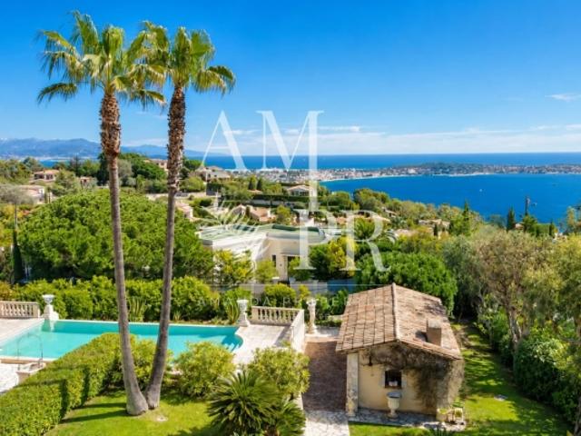 EXCLUSIVITÉ VILLA À FORT POTENTIEL VUE MER JARDIN PLAT