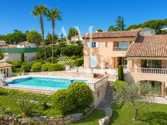 EXCLUSIVITÉ VILLA À FORT POTENTIEL VUE MER JARDIN PLAT