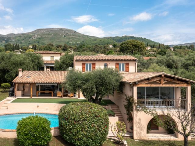 EXCLUSIVITE: Villa avec vue mer et piscine à Tourrettes sur