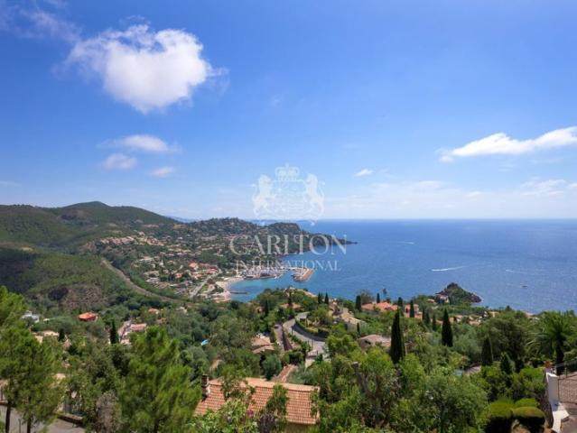 EXCLUSIVITE Villa contemporaine avec prestations d'exception et vue mer panoramique