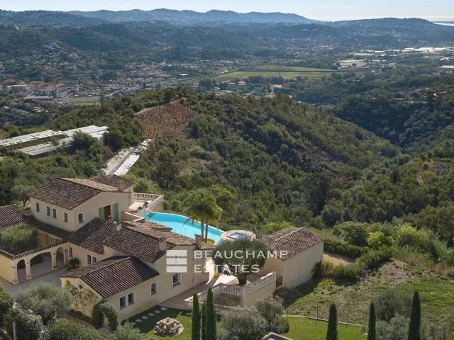 EXCLUSIVITÉ Villa d’exception sur les collines d