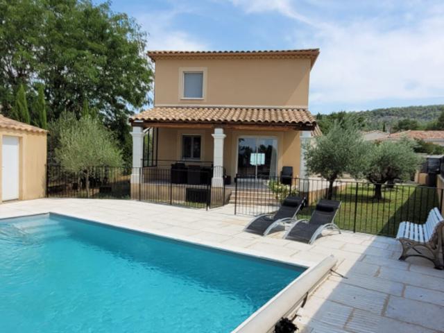 Exclusivité Villa de 95m² avec 3 ch. piscine et et garage, à la sortie de Saint Paul 3 Châteaux