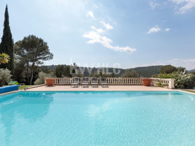 EXCLUSIVITÉ – VILLA de 300m² À BIOT avec piscine et vue imp